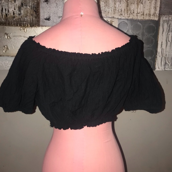 Off-the-shoulder Crop Top - Picture 2 of 3